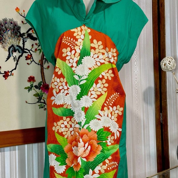 Green Statement Collar Caftan w/ Silk Floral Kimono Pattern - Picture 6 of 10